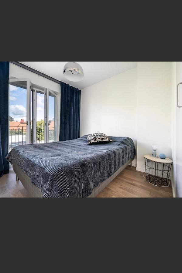 Central Apartment 5Min Drive To The Airport. ストックホルム エクステリア 写真